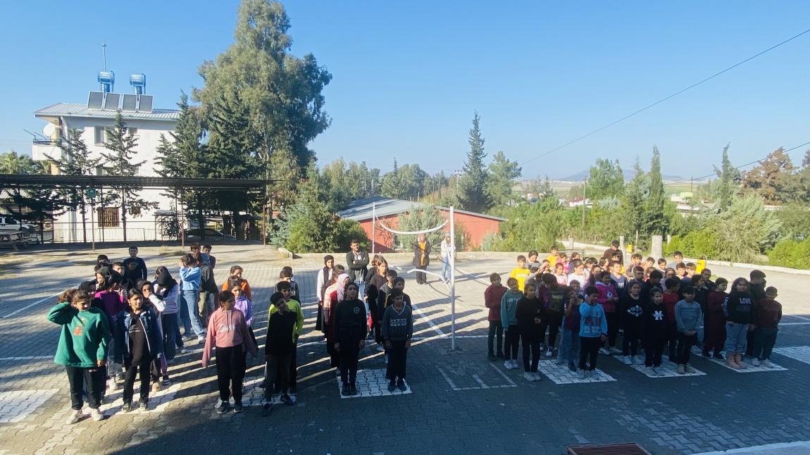    Mehmet Akif Ersoy’u Anma Haftası kapsamında öğretmen ve öğrenciler tarafından hazırlanan anma programı düzenlendi. 